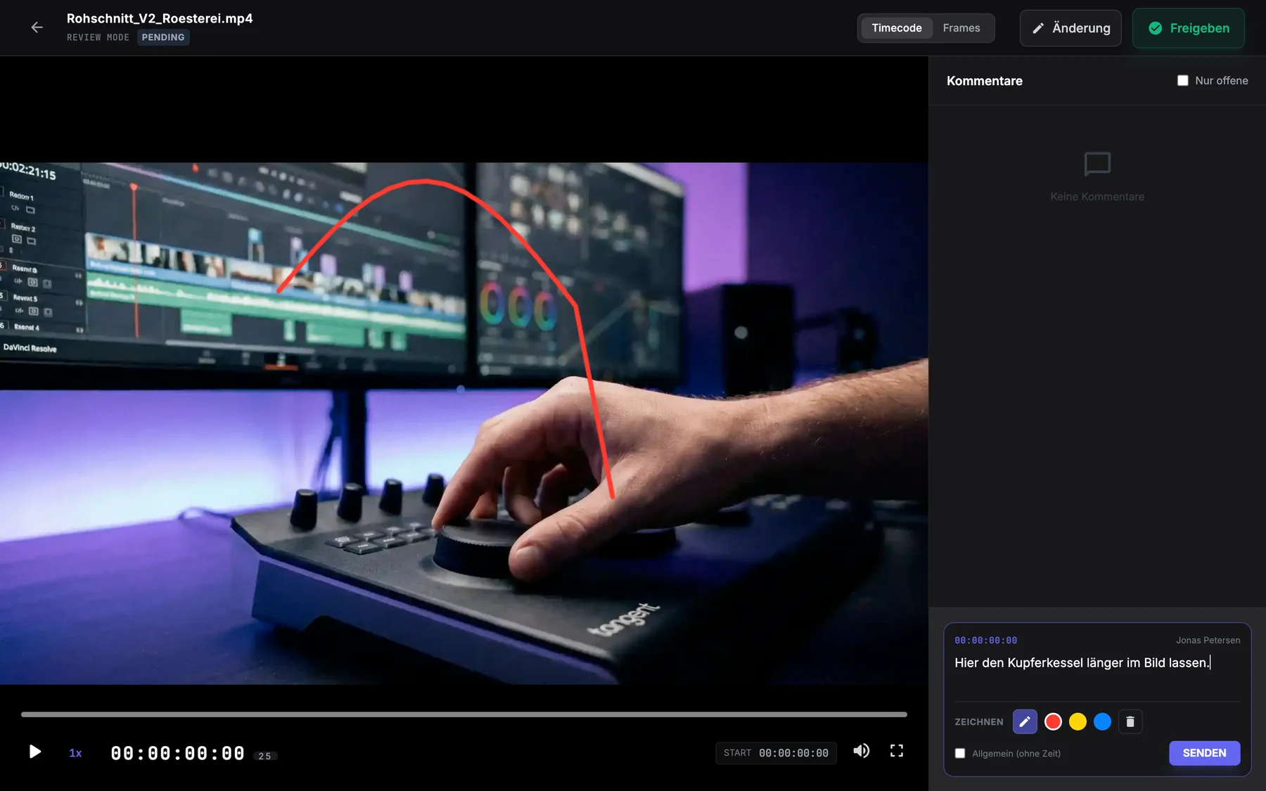 Review-Player mit roter Markierung im Standbild und Kommentar